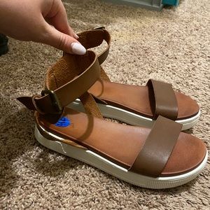 Platform sandals